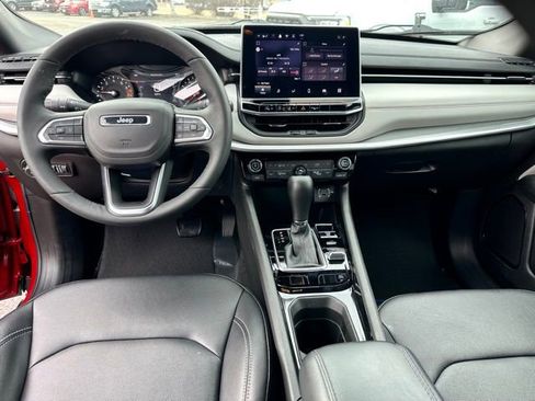 Used 2025 Jeep Compass Limited image 10