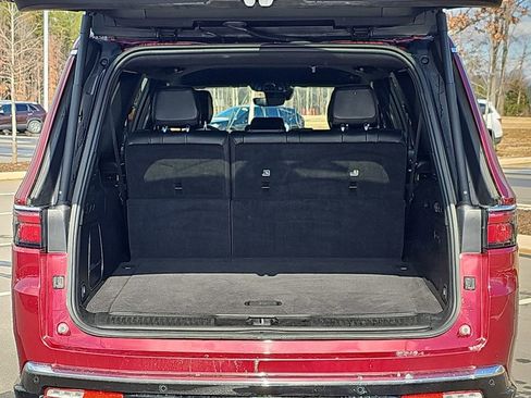 Used 2024 Jeep Wagoneer L Series II w/ Flexible Seating Group image 16