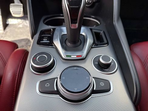 Used 2023 Alfa Romeo Giulia Veloce RWD image 30