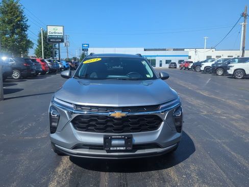 Certified 2024 Chevrolet Trax LT w/ LT Convenience Package FWD image 3