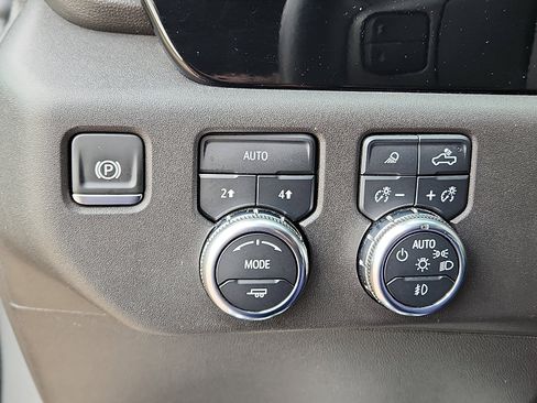 Used 2024 GMC Sierra 1500 SLT image 17