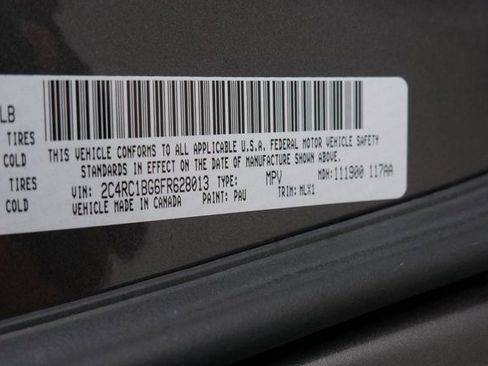 Used 2015 Chrysler Town & Country Touring image 31