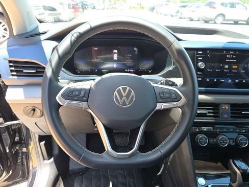 Used 2024 Volkswagen Taos SE FWD image 15