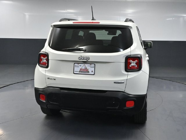 Used 2017 Jeep Renegade Latitude w/ Cold Weather Group AWD/4WD image 4