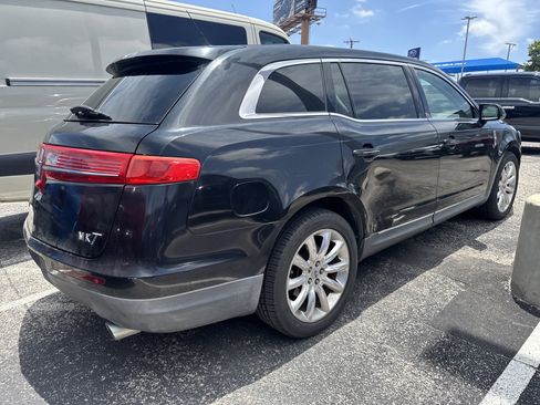 Used 2010 Lincoln MKT 2WD image 4