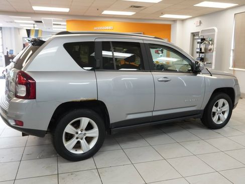 Used 2016 Jeep Compass Latitude AWD/4WD image 11