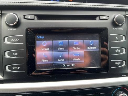 Used 2019 Toyota Highlander LE AWD/4WD image 26