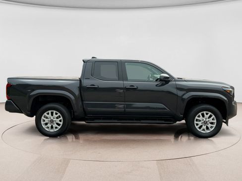 Used 2025 Toyota Tacoma SR5 w/ SR5 Upgrade Package AWD/4WD image 6
