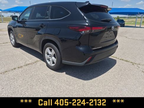 Used 2024 Toyota Highlander LE FWD image 8