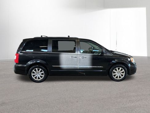 Used 2014 Chrysler Town & Country Touring image 35