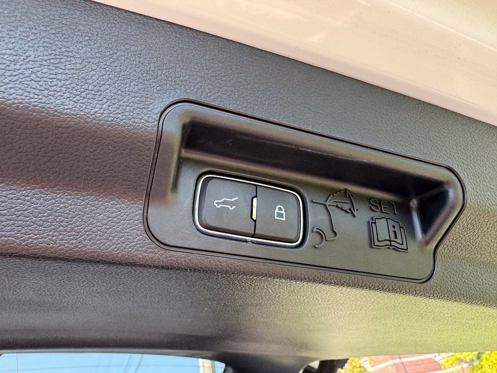 Used 2023 Ford Explorer XLT w/ Equipment Group 202A AWD/4WD image 33