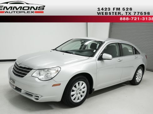 Used 2010 Chrysler Sebring Touring image 1