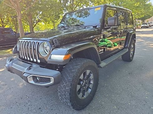 Used 2018 Jeep Wrangler Unlimited Sahara AWD/4WD image 4