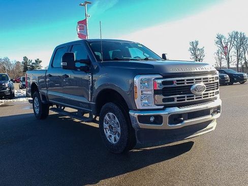 Used 2024 Ford F250 XLT image 3