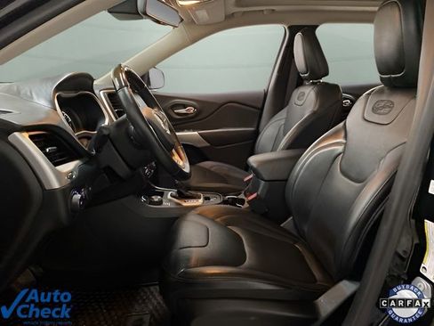 Used 2017 Jeep Cherokee Overland w/ Technology Group image 14