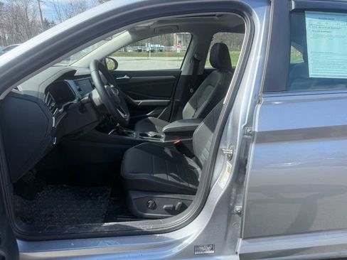 Used 2024 Volkswagen Jetta SE image 9