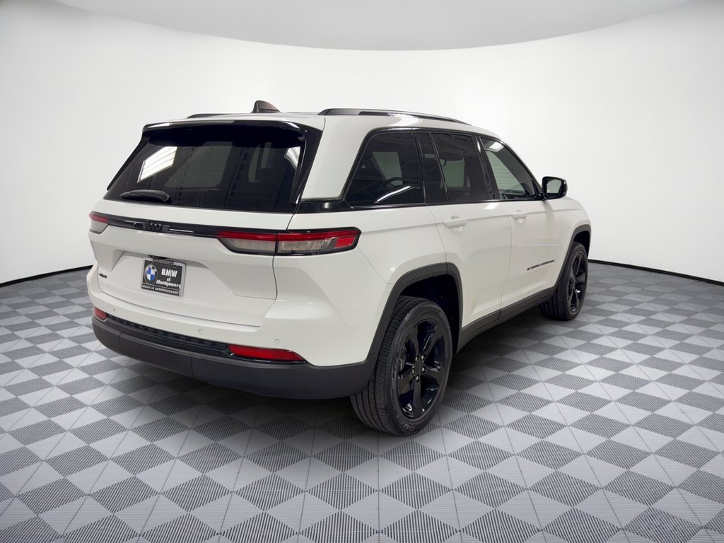 Used 2023 Jeep Grand Cherokee Altitude AWD/4WD image 9