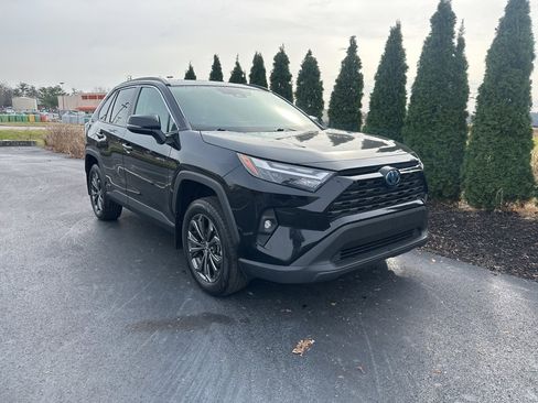 Certified 2022 Toyota RAV4 XLE Premium image 2