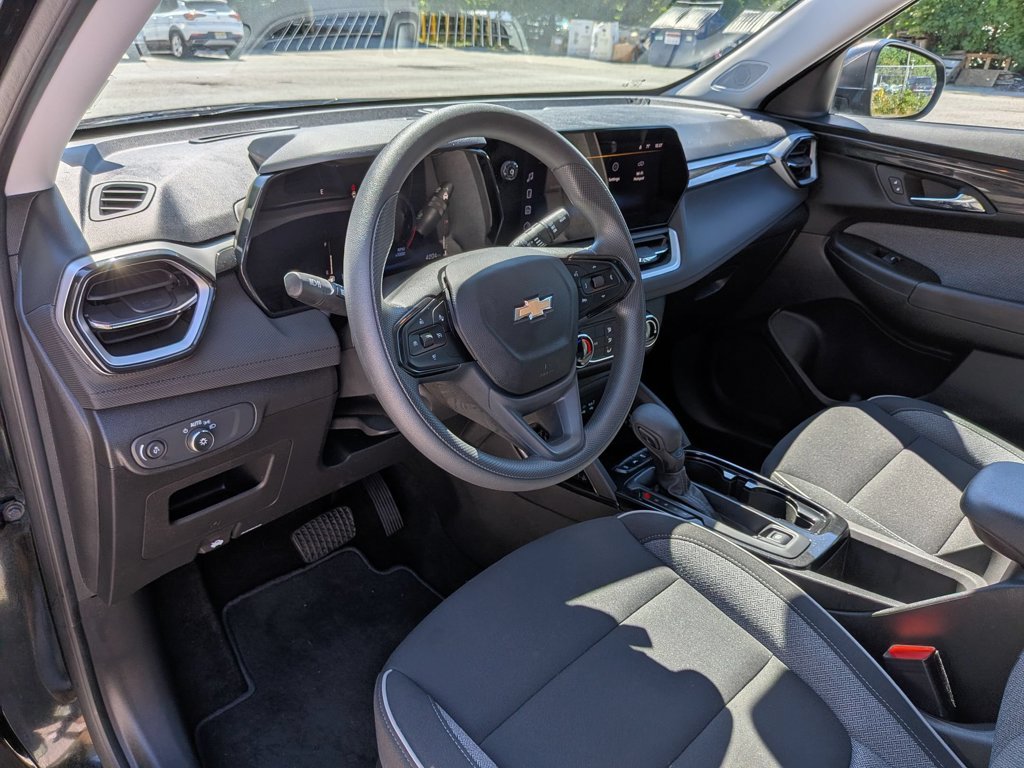 Used 2025 Chevrolet TrailBlazer LS w/ LS Convenience Package AWD/4WD image 12