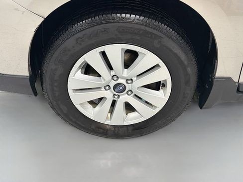 Used 2019 Subaru Outback 2.5i Premium image 27