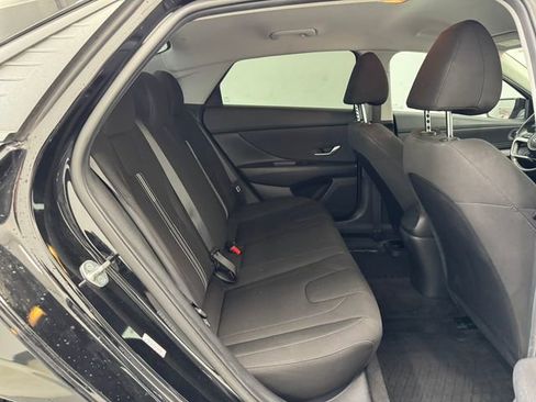 Used 2023 Hyundai Elantra SEL w/ Convenience Package image 18