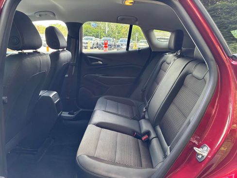 Used 2025 Chevrolet Trax LT FWD image 20