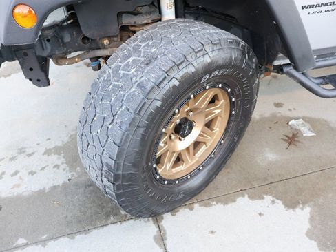 Used 2018 Jeep Wrangler Unlimited Sport S image 32