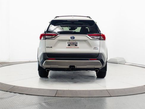 Used 2022 Toyota RAV4 Limited AWD/4WD image 10