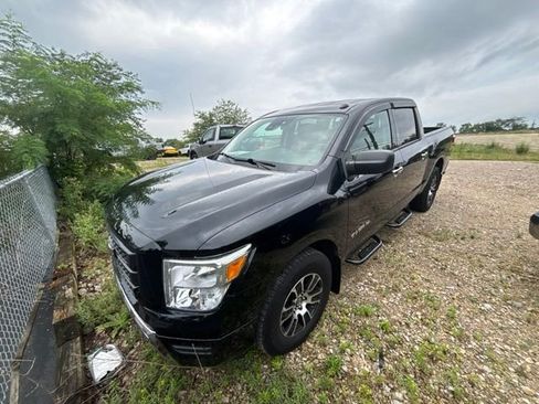 Used 2021 Nissan Titan SV w/ SV Convenience Package AWD/4WD image 2