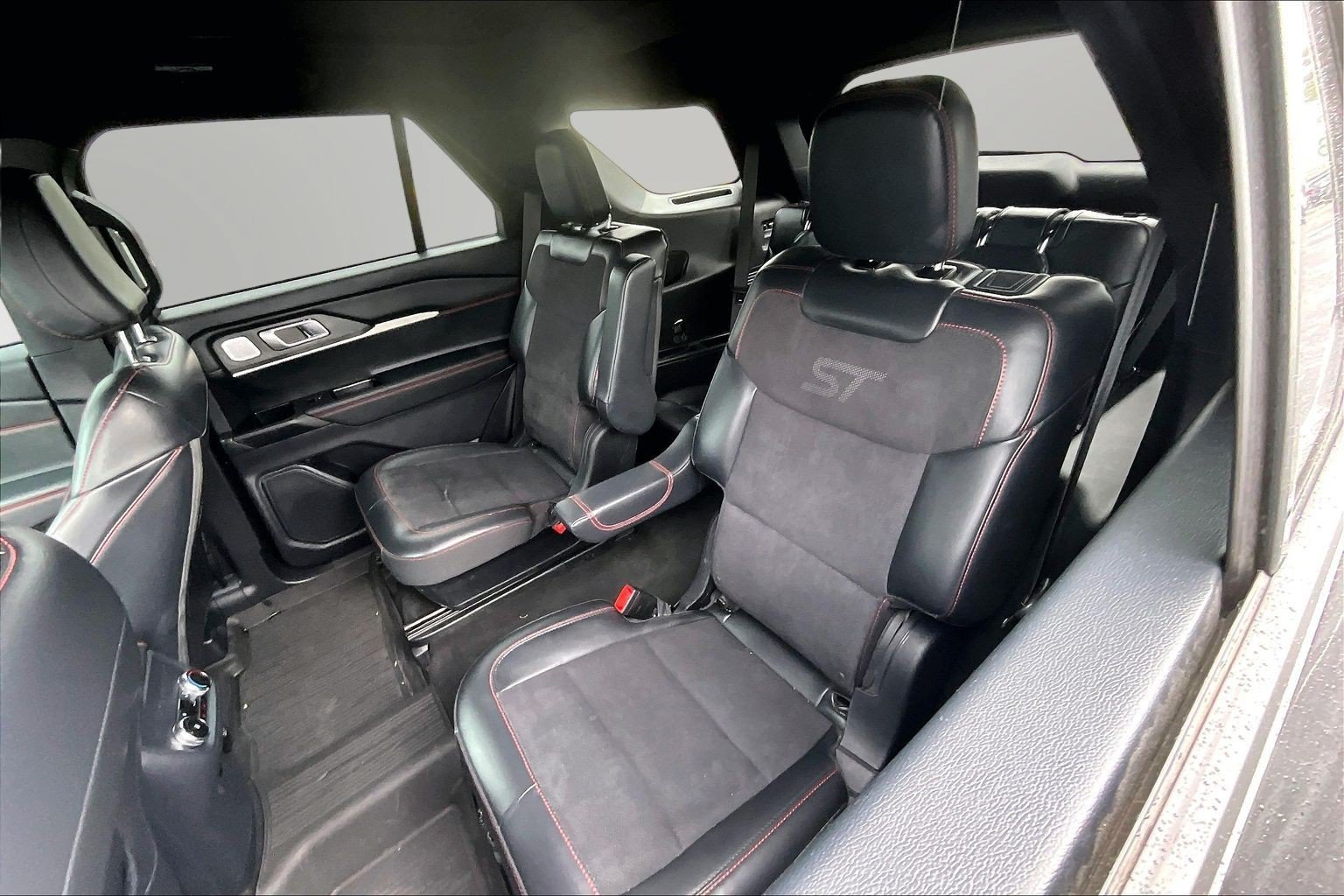 Used 2025 Ford Explorer ST AWD/4WD image 18