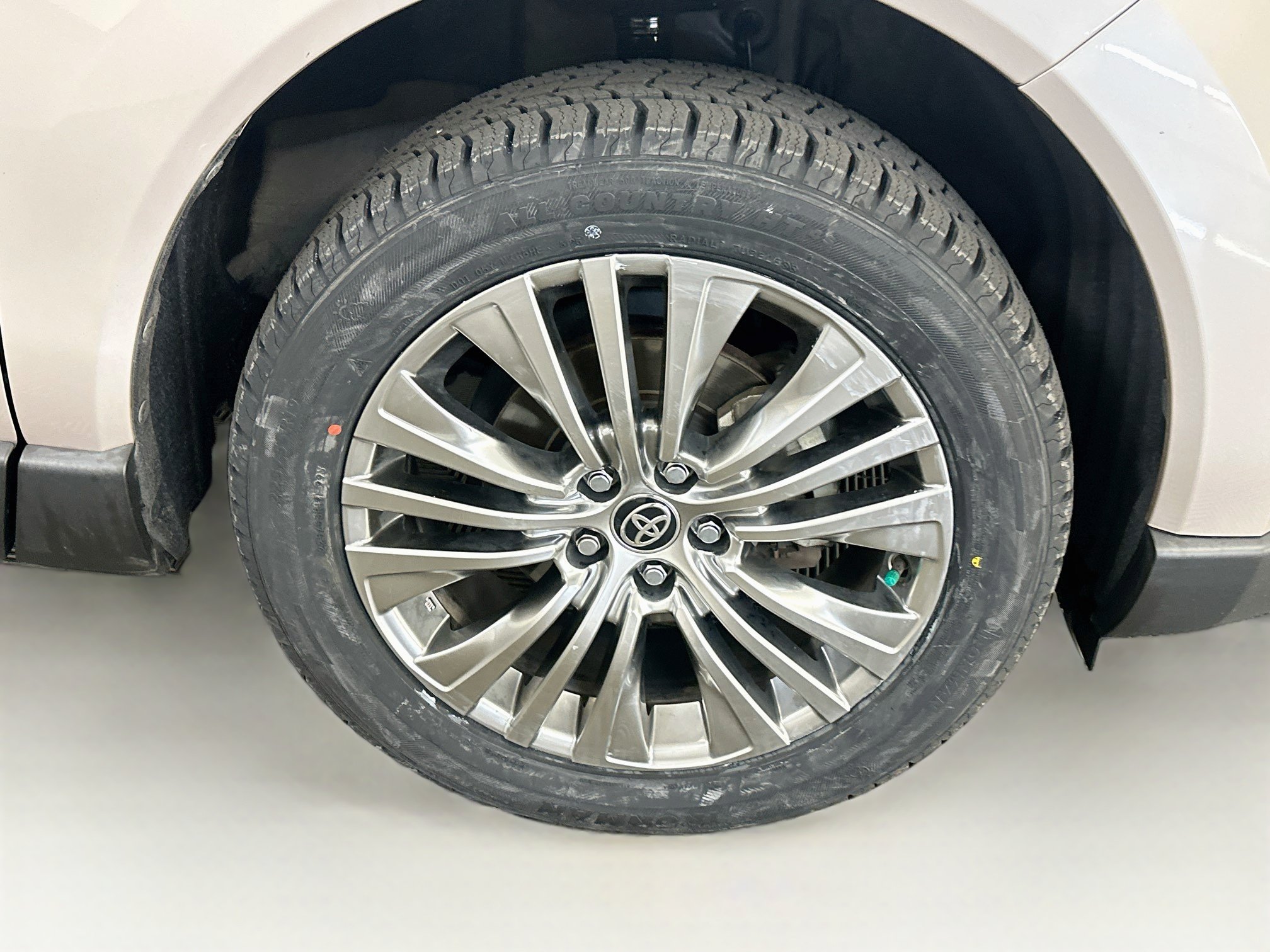 Used 2021 Toyota Venza XLE w/ Softex Package AWD/4WD image 11