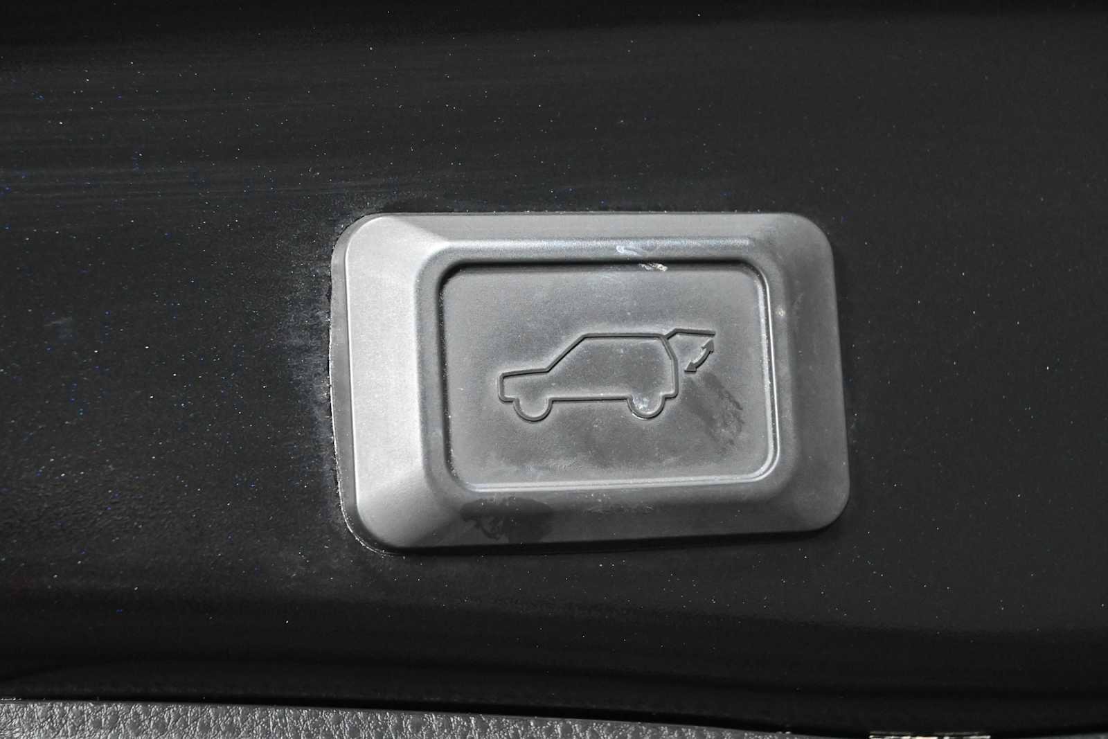 Used 2023 Toyota RAV4 XLE Premium AWD/4WD image 9