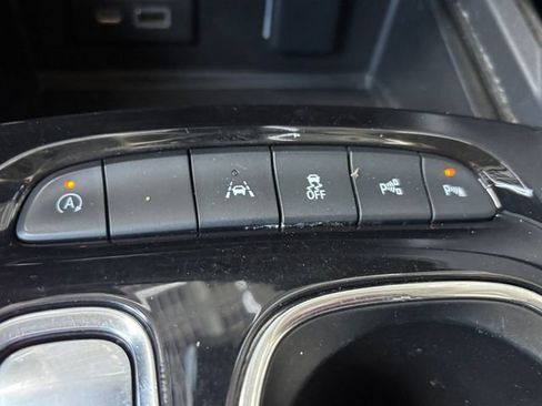Used 2022 Buick Envision Essence w/ Technology Package II FWD image 33