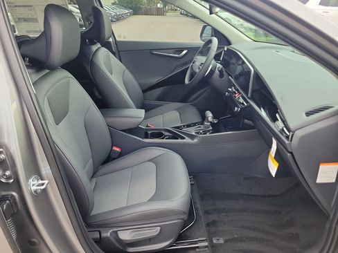 New 2026 Kia Niro EX FWD image 7