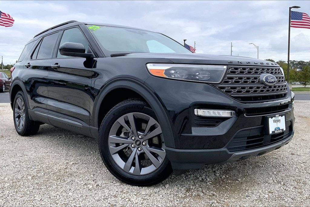 Used 2023 Ford Explorer XLT w/ Equipment Group 202A AWD/4WD image 32