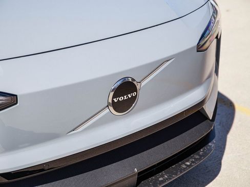 New 2026 Volvo EX30 Plus w/ Protection Package image 11