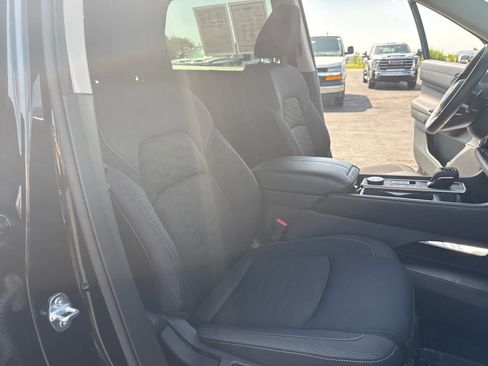 Used 2025 Nissan Pathfinder SV AWD/4WD image 27