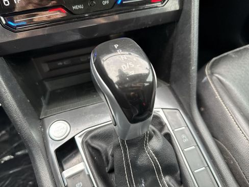 Used 2022 Volkswagen Tiguan SE w/ Panoramic Sunroof Package FWD image 19