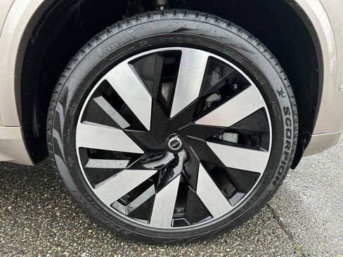 Certified 2023 Volvo XC90 T8 Ultimate image 9