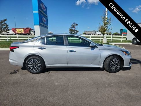 Used 2024 Nissan Altima 2.5 SV w/ SV Premium Package image 10