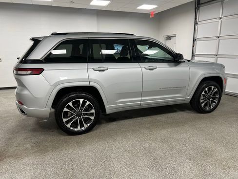 Used 2023 Jeep Grand Cherokee Overland AWD/4WD image 15