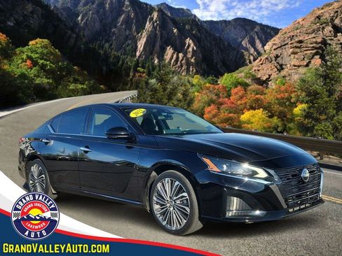 Used 2023 Nissan Altima 2.5 SL AWD/4WD image 1