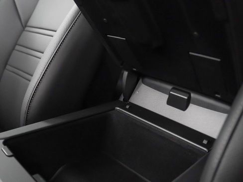 Certified 2025 Porsche Cayenne Turbo image 35