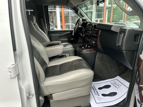 Used 2016 GMC Savana 2500 RWD image 13
