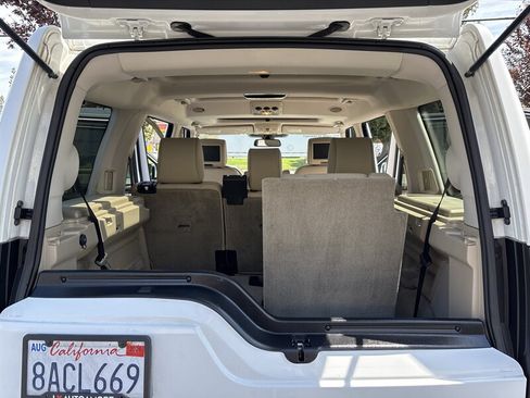 Used 2014 Land Rover LR4 HSE AWD/4WD image 32