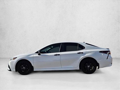 Used 2022 Toyota Camry SE image 9