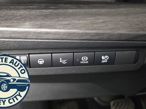 Used 2023 Nissan Ariya FWD image 24