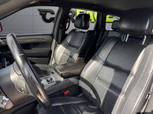 Used 2019 Jeep Grand Cherokee Limited AWD/4WD image 18