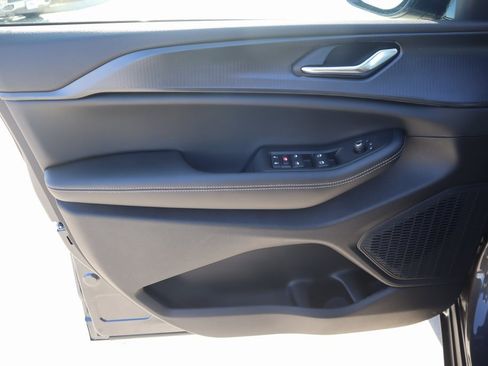 New 2025 Jeep Grand Cherokee L Altitude image 17