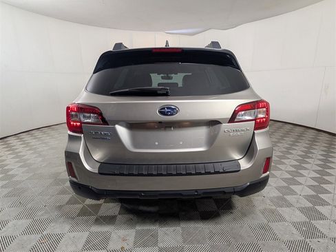 Used 2017 Subaru Outback 2.5i Limited image 11